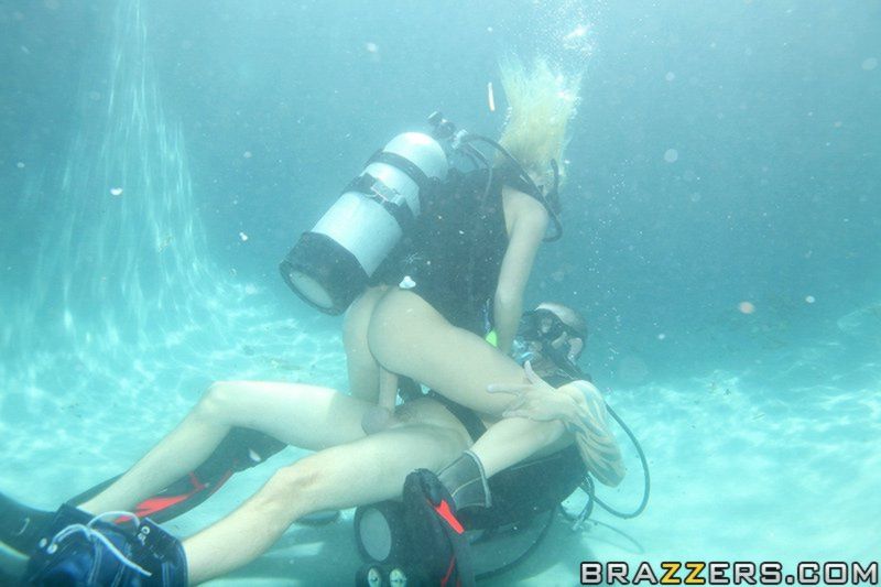 Blonde fucked underwater